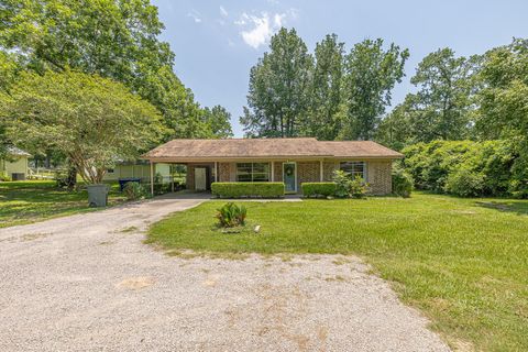 Photo of 1009 Fish Hatchery Road, Huntsville, TX 77320 (MLS # 52325034)