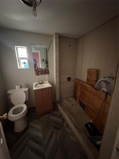 Tiny photo for 3400 Bella Vista Street, Houston, TX 77022 (MLS # 48024814)