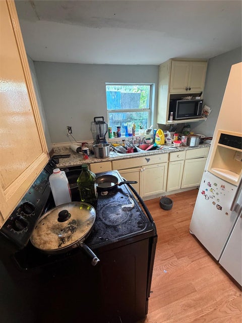 Tiny photo for 3400 Bella Vista Street, Houston, TX 77022 (MLS # 48024814)