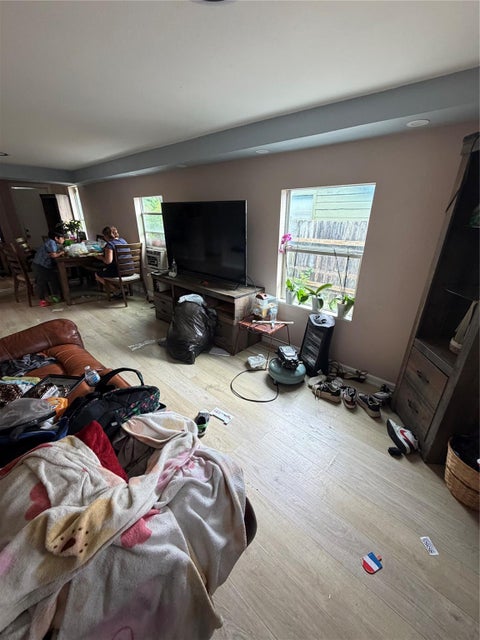 Tiny photo for 3400 Bella Vista Street, Houston, TX 77022 (MLS # 48024814)