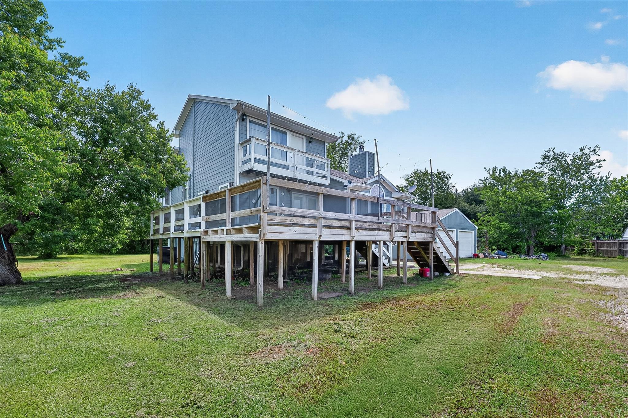 5527 County Road 155 X77511