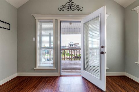 Tiny photo for 70 Tarpon Street, Bayou Vista, TX 77563 (MLS # 42681501)