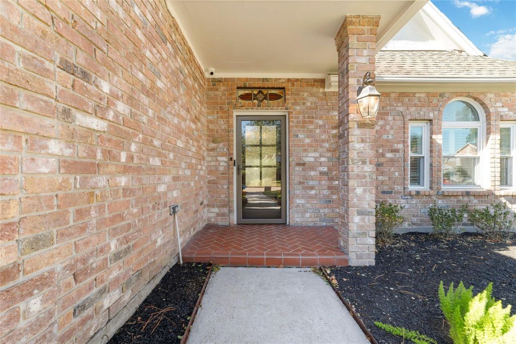 Photo of 6306 Castle Lane Drive, Houston, TX 77066 (MLS # 70805930)