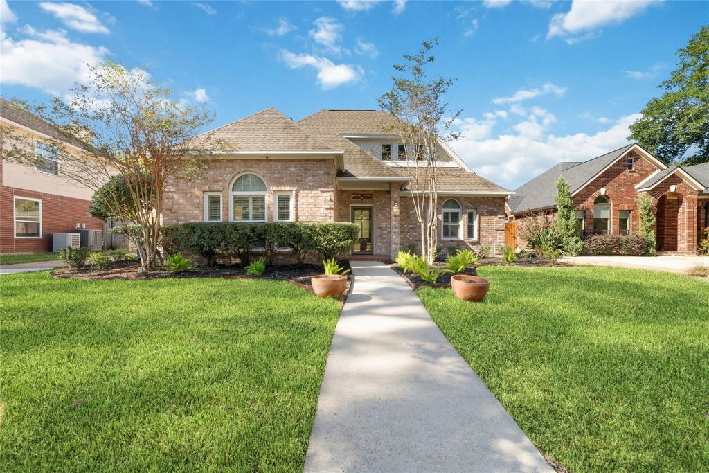 Photo of 6306 Castle Lane Drive, Houston, TX 77066 (MLS # 70805930)