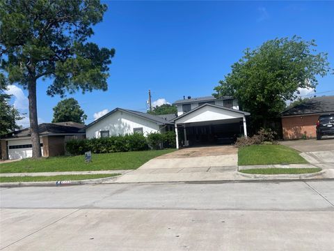 Homes For Sale - 8406 Glen Valley Drive<br/> Houston, TX 77061
