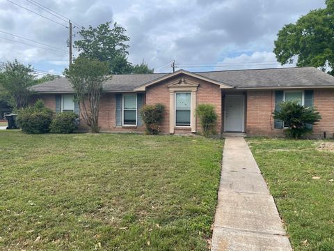 Homes For Sale - 9650 Highmeadow Drive<br/> Houston, TX 77063