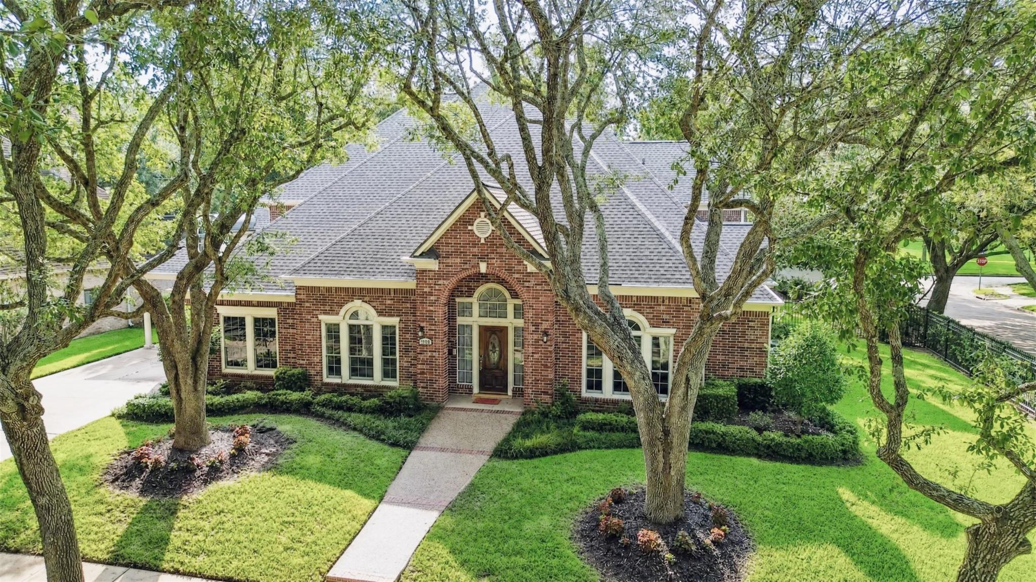2702 Briar Knoll Court