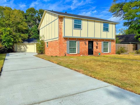 Photo of 504 River Bend Drive, Baytown, TX 77521 (MLS # 5465837) Photo of 504 River Bend Drive, Baytown, TX 77521 (MLS # 5465837)