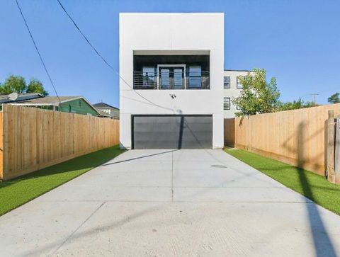 Photo of 5014 Creekmont Street, Houston, TX 77091 (MLS # 38790351)