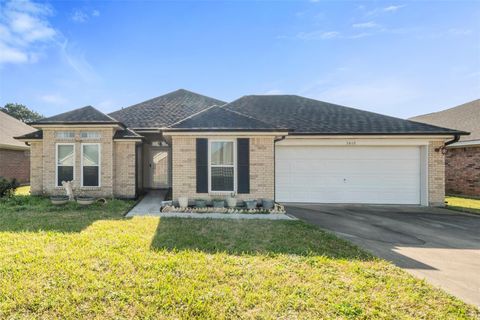 Homes For Sale - 3460 Lake Arthur Drive<br/> Port Arthur, TX 77642