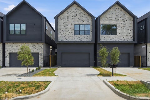 Photo of 308 E 35th Street, Houston, TX 77018 (MLS # 52194896)