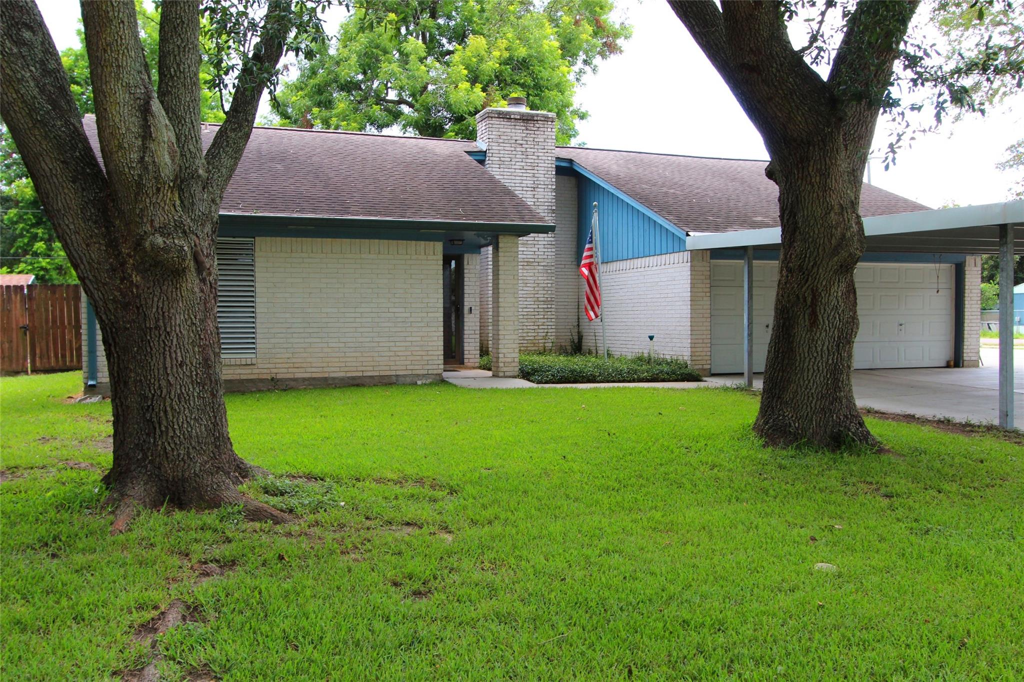 1704 Redwood Circle