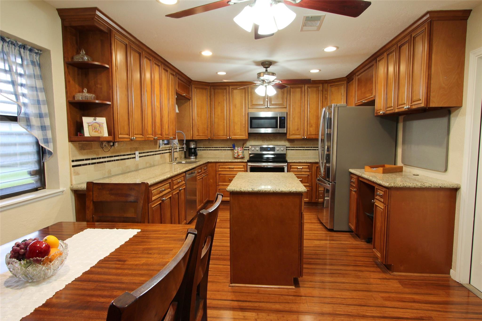 1704 Redwood Circle