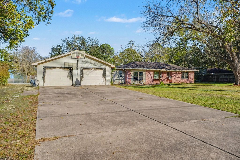 Photo of 4802 Crosby Cedar Bayou Road, Baytown, TX 77521 (MLS # 40833026)