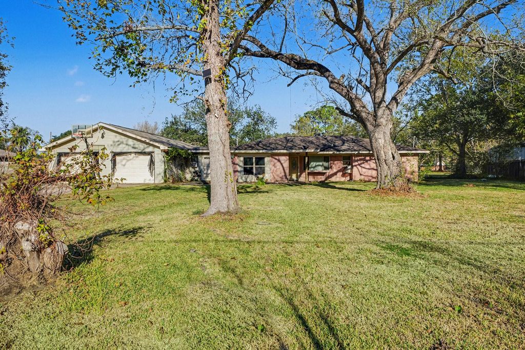 Photo of 4802 Crosby Cedar Bayou Road, Baytown, TX 77521 (MLS # 40833026)