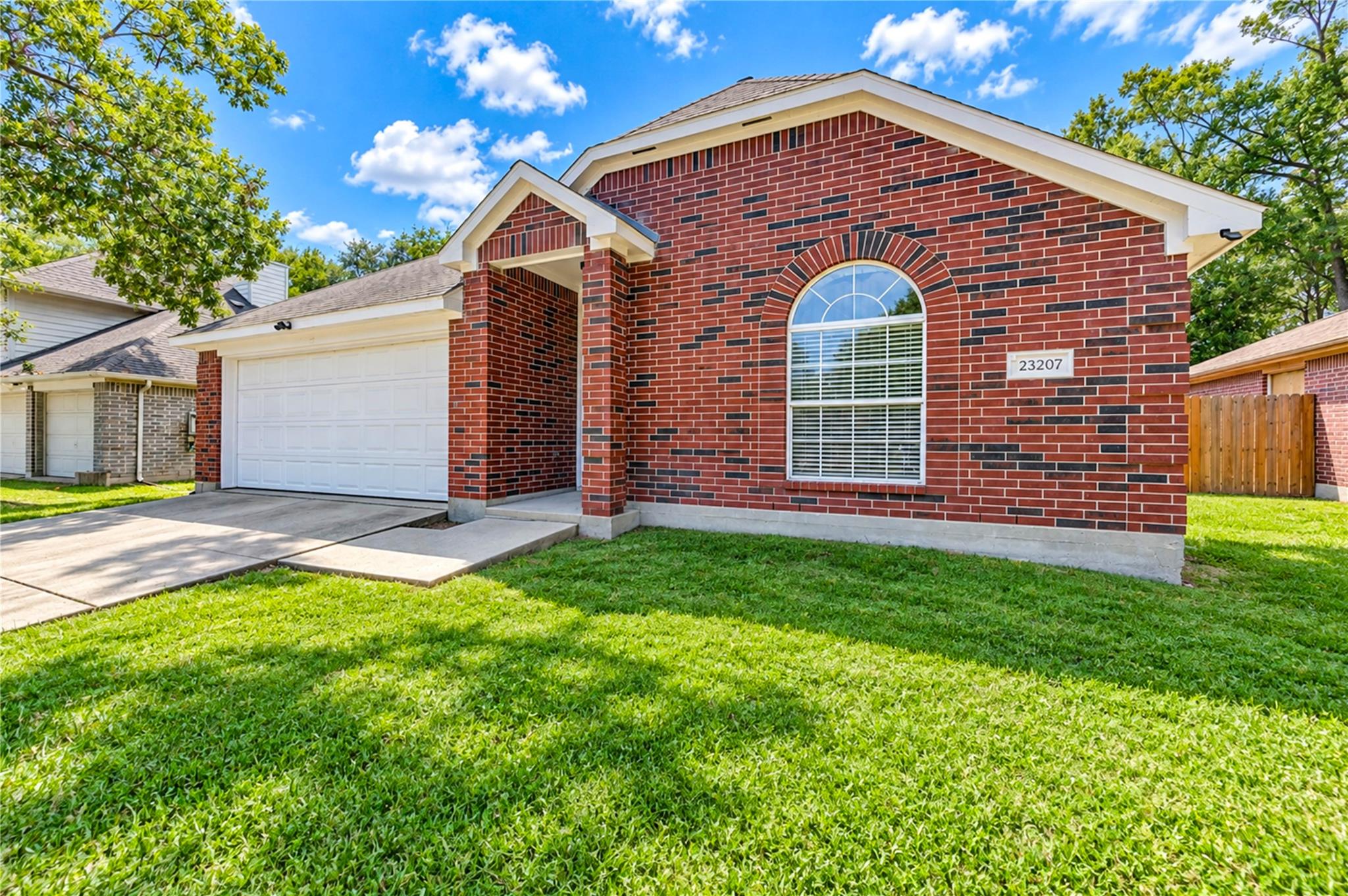 23207 Lone Wolf Trail