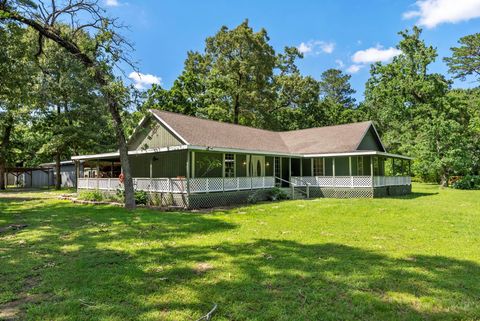 Photo of 41 Hall Drive N, Montgomery, TX 77316 (MLS # 32223436)