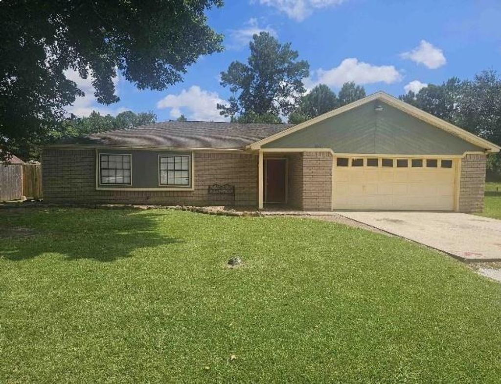 Photo of 207 Thornridge St, Bridge City, TX 77611 (MLS # 85647570)
