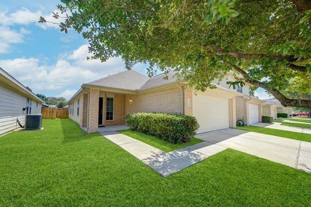 Photo of 14938 Hidalgo Valley Lane, Houston, TX 77090 (MLS # 48992888)