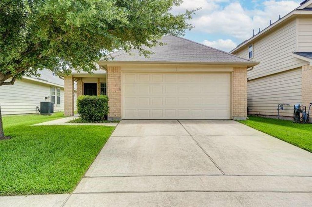 Photo of 14938 Hidalgo Valley Lane, Houston, TX 77090 (MLS # 48992888)
