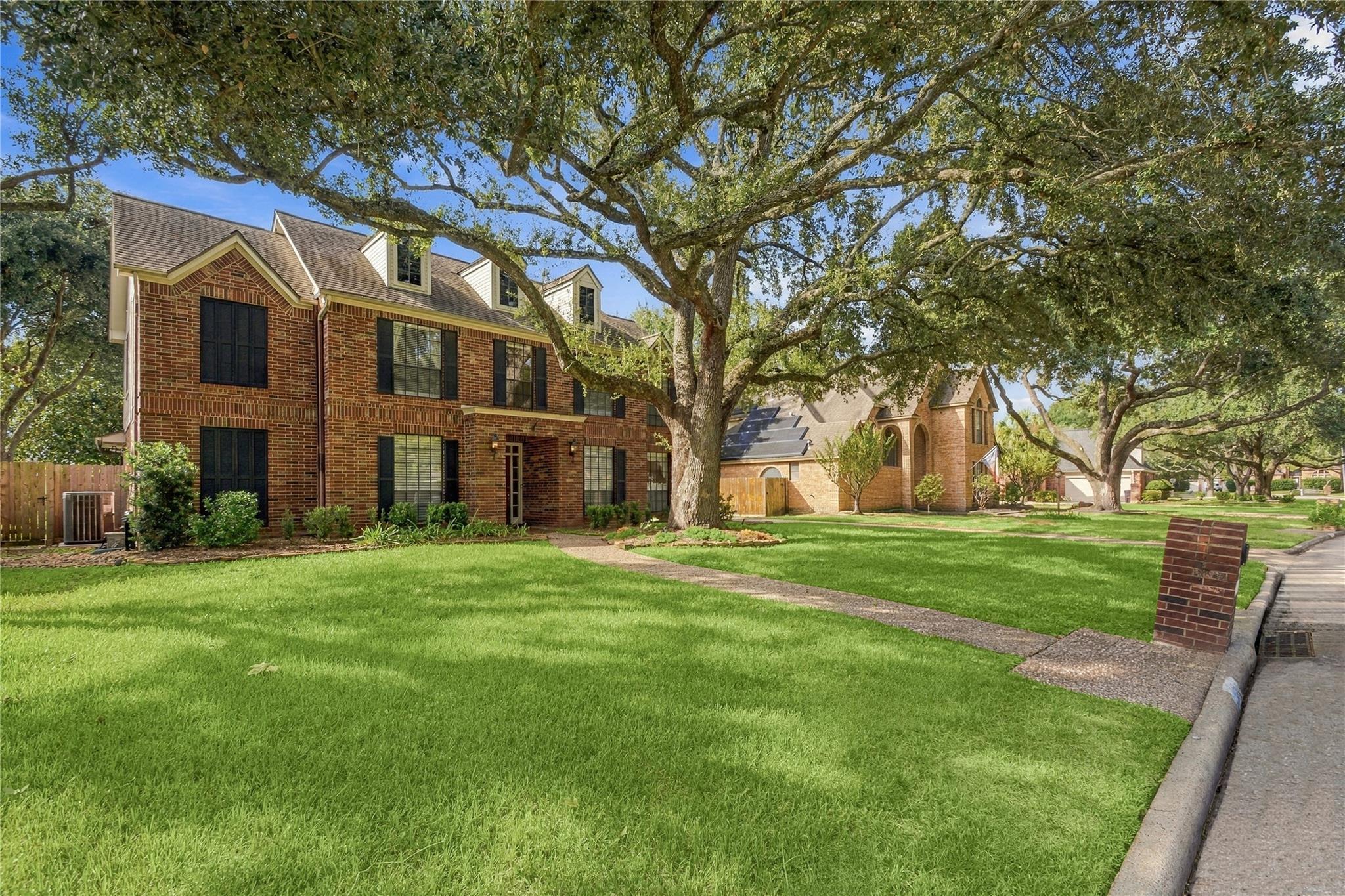 17111 Post Oak Hollow