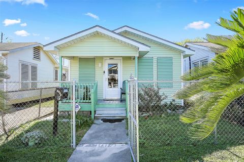 Photo of 5507 Avenue P, Galveston, TX 77551 (MLS # 8021000)
