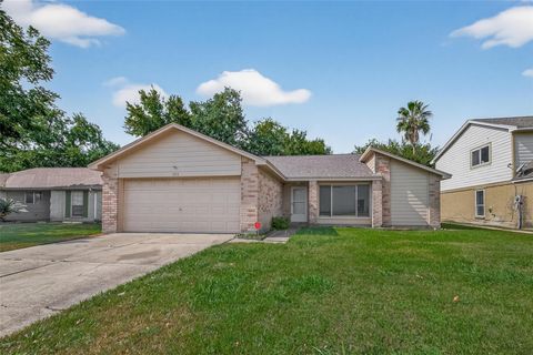 Photo of 1915 Aldates Drive, Houston, TX 77015 (MLS # 34345127)