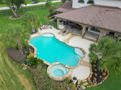 14 Royal King Road Tomball TX 77377