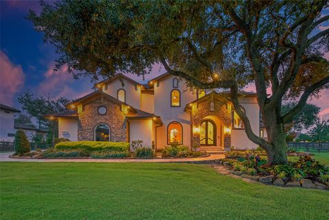 Photo of 14 Royal King Road, Tomball, TX 77377 (MLS # 37122500)
