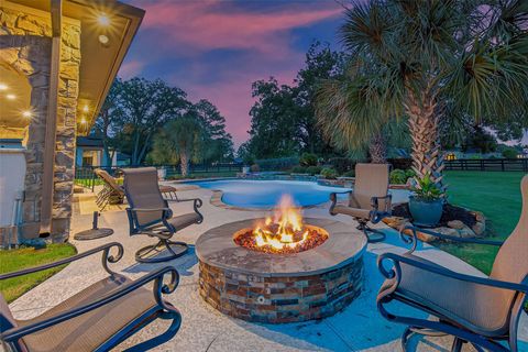 14 Royal King Road Tomball TX 77377