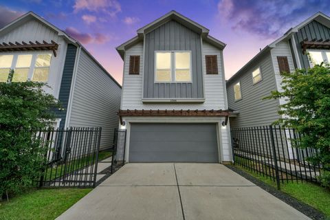 Photo of 1066 Mansfield Street, Houston, TX 77091 (MLS # 64593008)