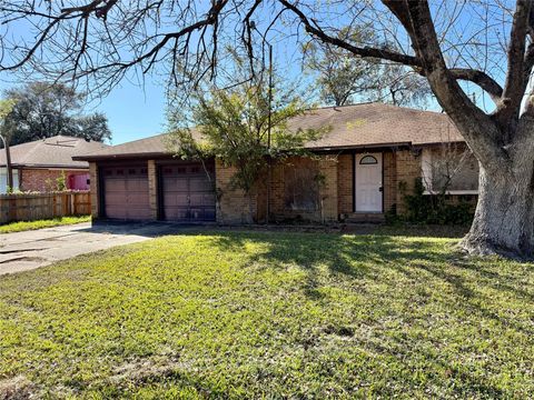 4523 Hemlock Drive Baytown TX 77521