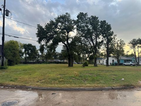 Photo of 6714 E Crosstimbers Street, Houston, TX 77028 (MLS # 98364465) Photo of 6714 E Crosstimbers Street, Houston, TX 77028 (MLS # 98364465)