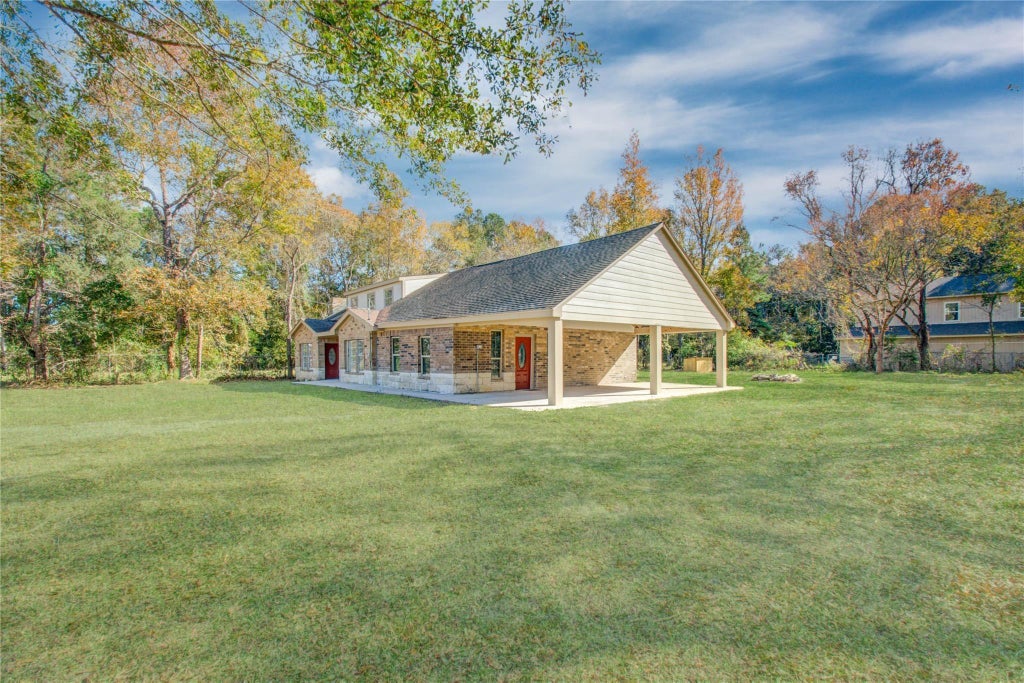 Photo of 47 Blue Lake Drive, Huffman, TX 77336 (MLS # 66390914)