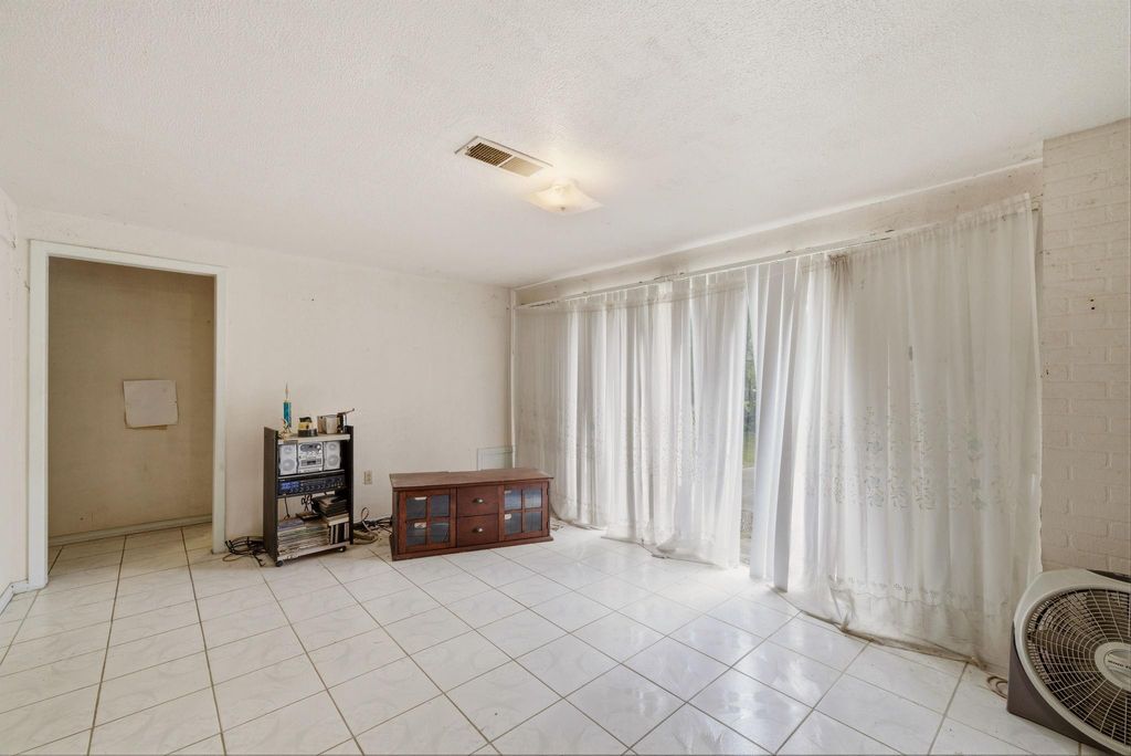 Photo of 3002 Carolyn Street, Bacliff, TX 77518 (MLS # 24727820)