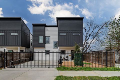 Photo of 5407 Lee Street, Houston, TX 77020 (MLS # 20734887)