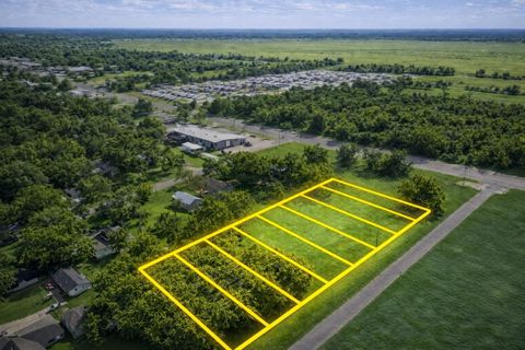 Vacant Land For Sale - 205 W Columbus Drive<br/> Wharton, TX 77488