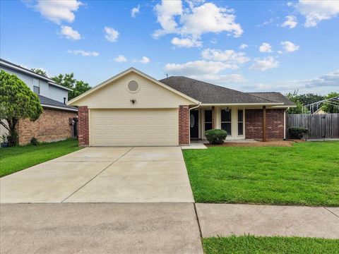 Photo of 3735 Pine Cone Trail, Pasadena, TX 77505 (MLS # 79846791)