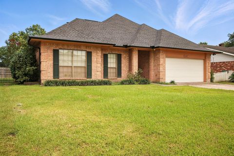 Photo of 2517 Thunderbird Drive, Orange, TX 77630 (MLS # 56627335)
