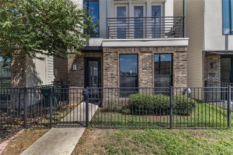 Photo of 2114 Sabine Street, Houston, TX 77007 (MLS # 45908902)