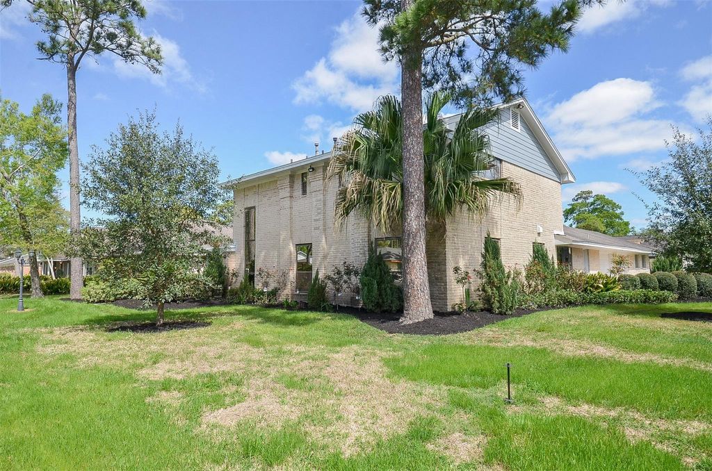 Photo of 2711 Williamsburg Drive, Dickinson, TX 77539 (MLS # 27541732)