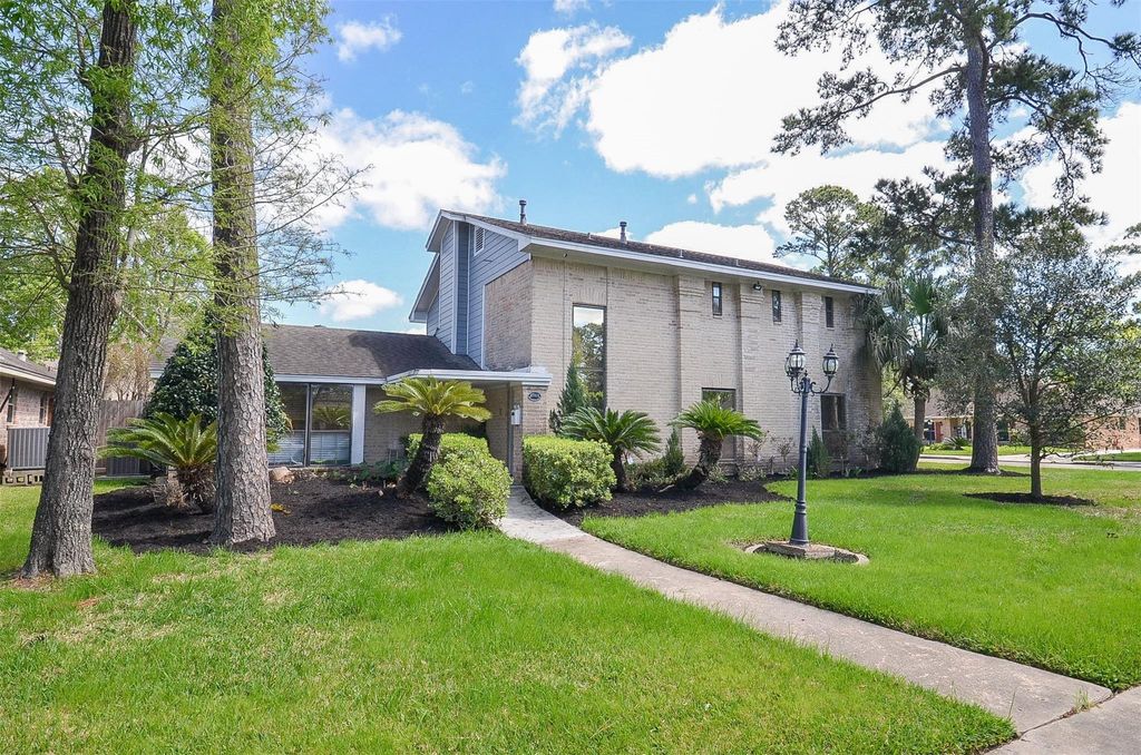 Photo of 2711 Williamsburg Drive, Dickinson, TX 77539 (MLS # 27541732)