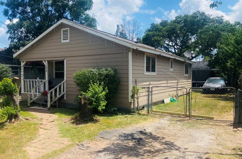 Photo of 102 Avenue A, Willis, TX 77378 (MLS # 81712884)