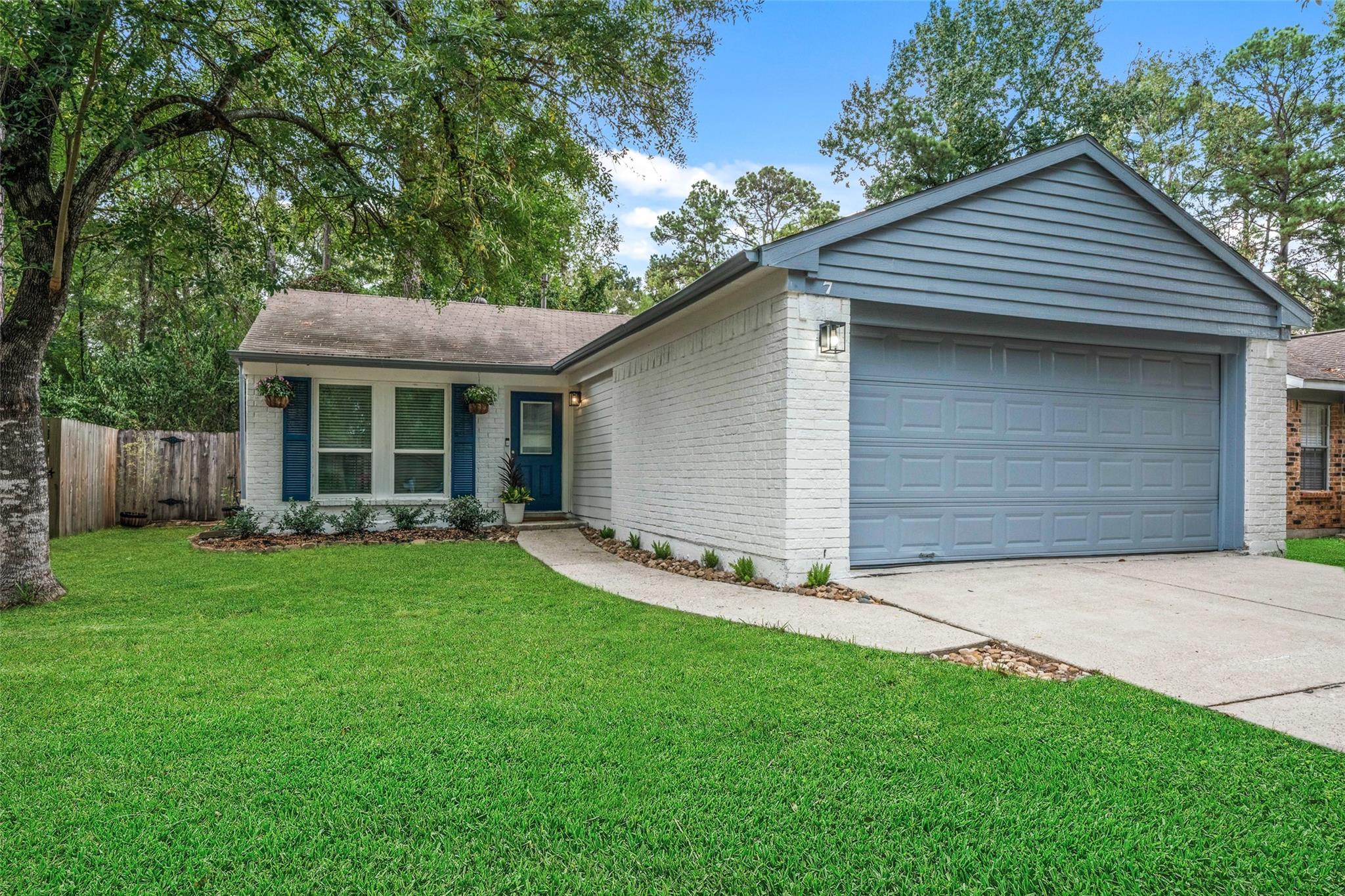 7 Hasting Oak Court