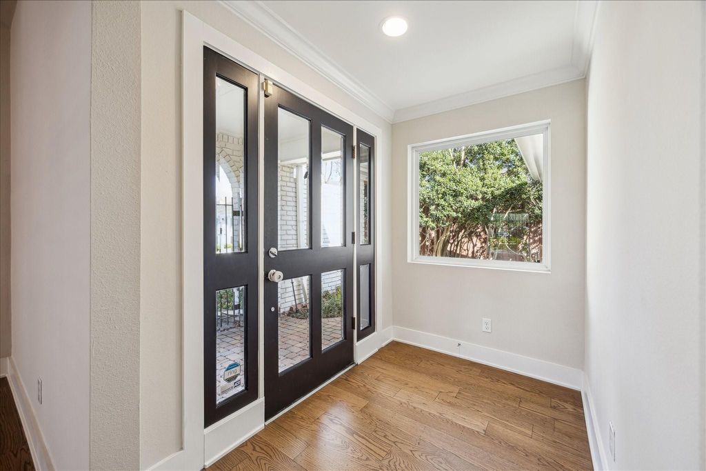 Photo of 6119 Ella Lee Lane, Houston, TX 77057 (MLS # 70473962)