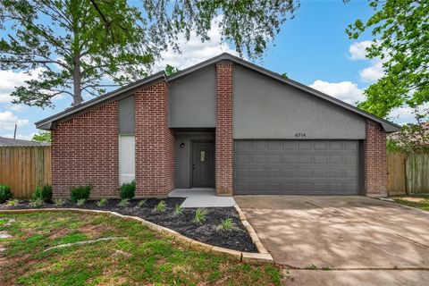 Photo of 4714 39th Street E, Dickinson, TX 77539 (MLS # 14516640)