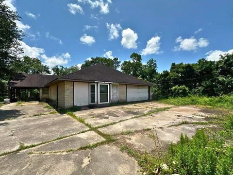 Photo of 1225 County Road 878b, Sweeny, TX 77480 (MLS # 37633085)