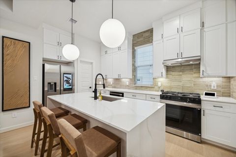 Tiny photo for 811 Thornton Road #B, Houston, TX 77018 (MLS # 13561988)