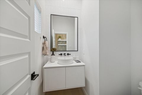 Tiny photo for 811 Thornton Road #B, Houston, TX 77018 (MLS # 13561988)