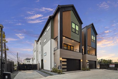 Tiny photo for 811 Thornton Road #B, Houston, TX 77018 (MLS # 13561988)